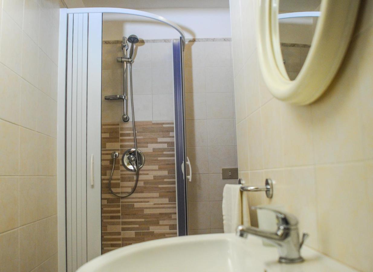 La Casa Dei Colori Apartment Джовинацо Екстериор снимка