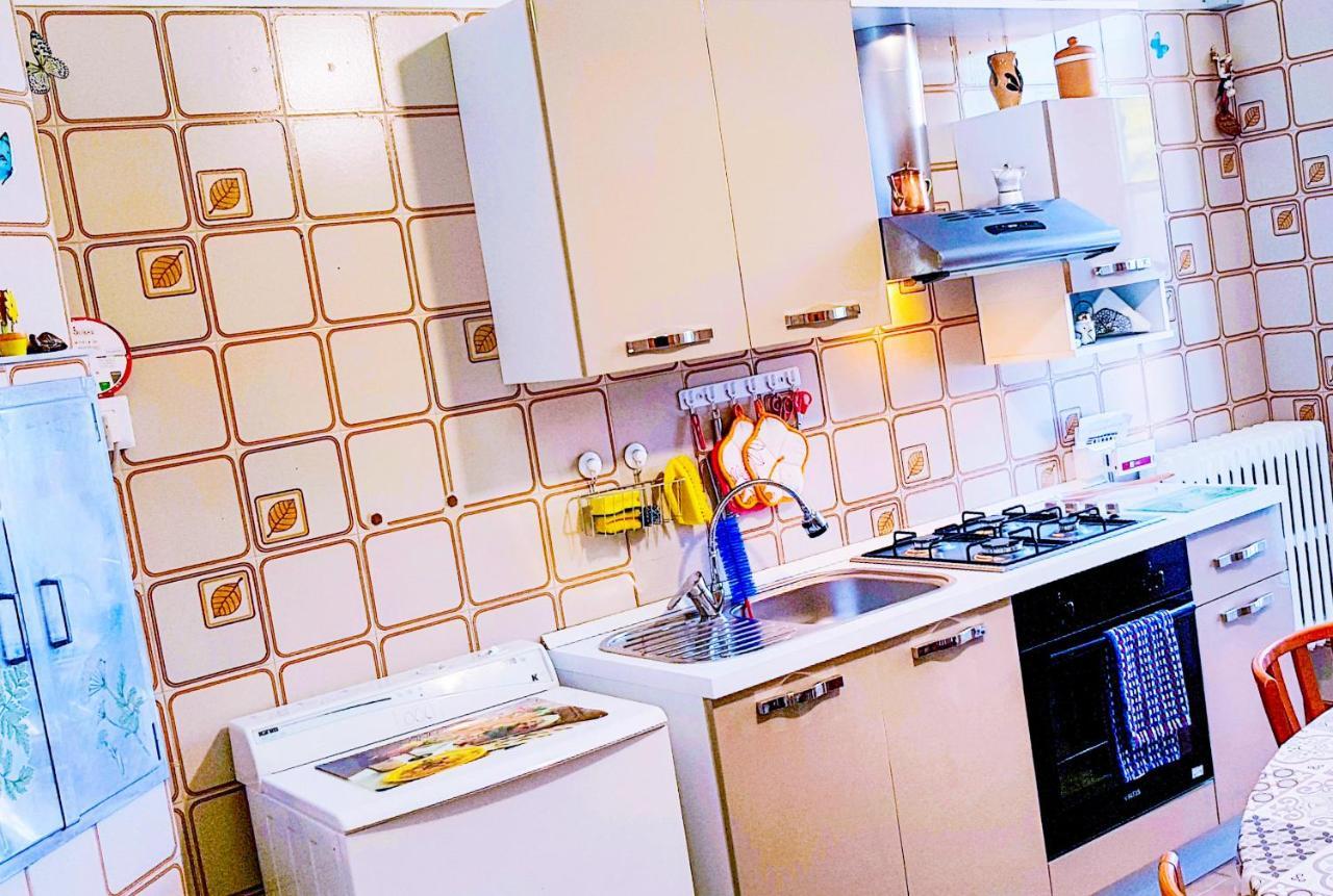 La Casa Dei Colori Apartment Джовинацо Екстериор снимка